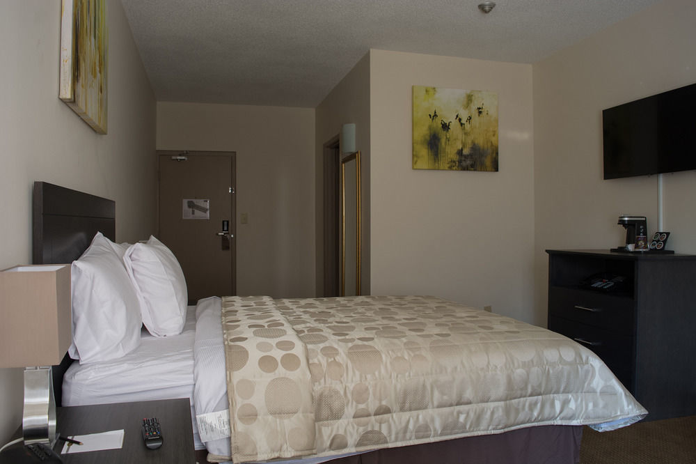 River Rapids Hotel