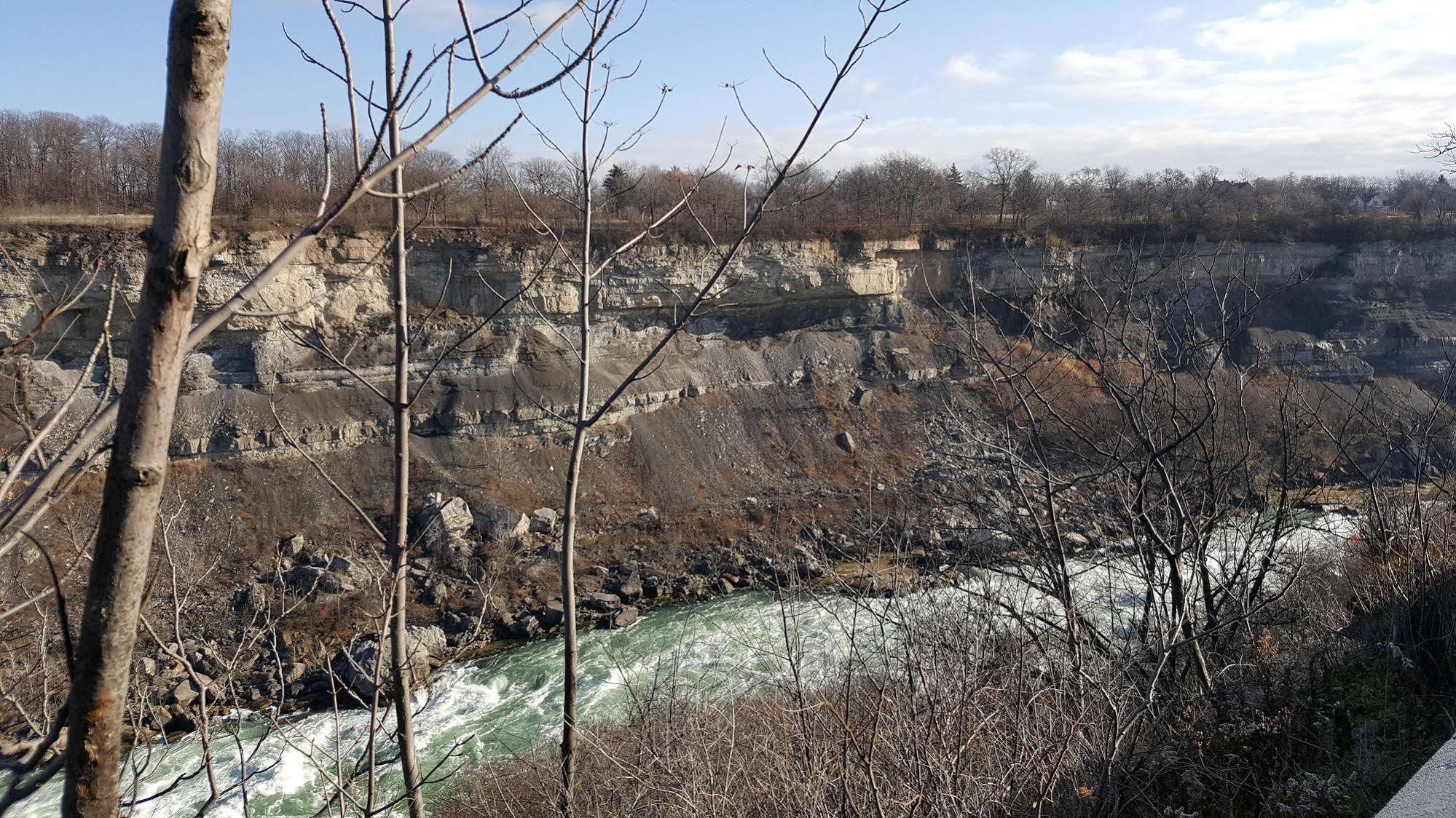 River Rapids Hotel 3*