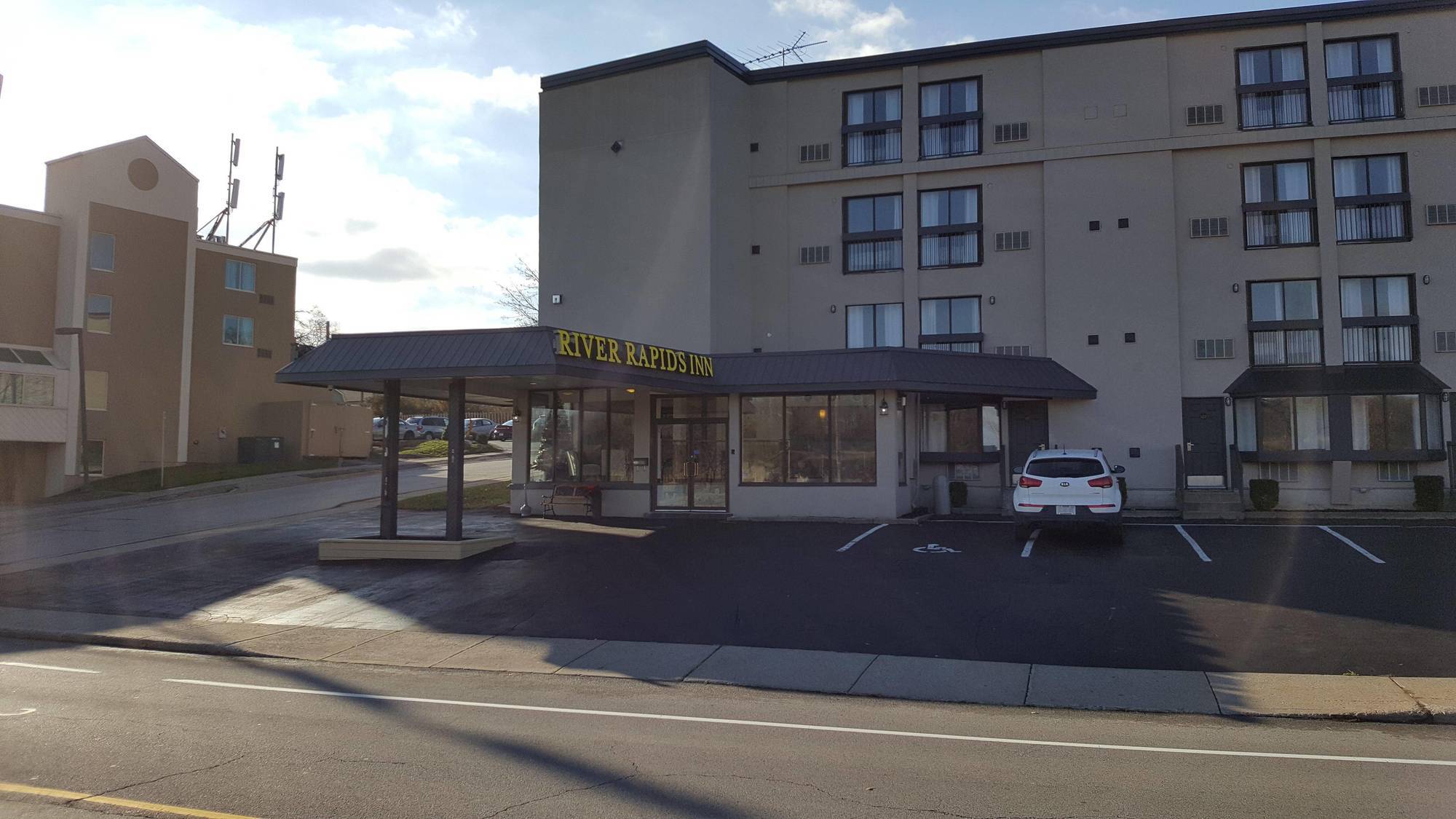 Hotel River Rapids 3*